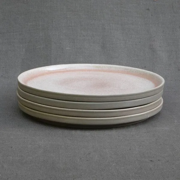 Izanami Tableware Izanami Tableware Handgemachter Großer Teller 4-6-8 Set (⌀ 25,5 cm) aus Steinzeug - Lietzensee, Alt rosa, – Produktbild 1 von 4
