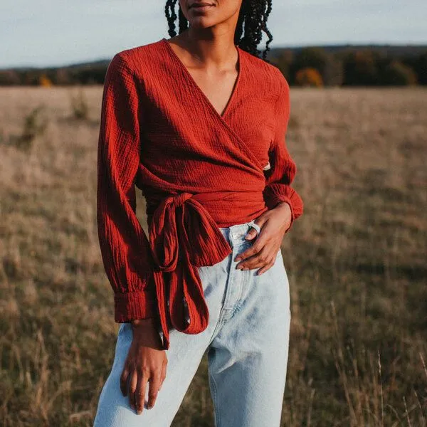 NORDLICHT NORDLICHT Musselin Wickelbluse Freda aus 100% Bio-Baumwolle, Rot, – Produktbild 1 von 4
