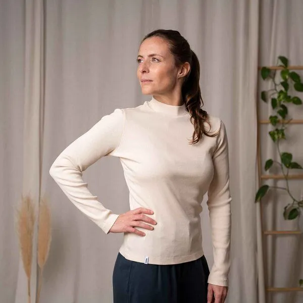 Vresh Clothing Vresh Clothing Viyola - Turtle Neck Longsleeve aus Biobaumwolle, Ecru, – Produktbild 1 von 4