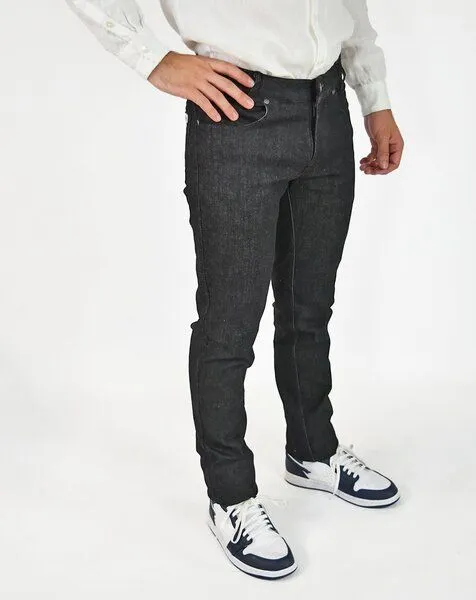 Aatise Aatise Straight fid mid-raise Jeans schwarz aus Bio-upgecycelter Baumwolle, Schwarz, – Produktbild 3 von 4
