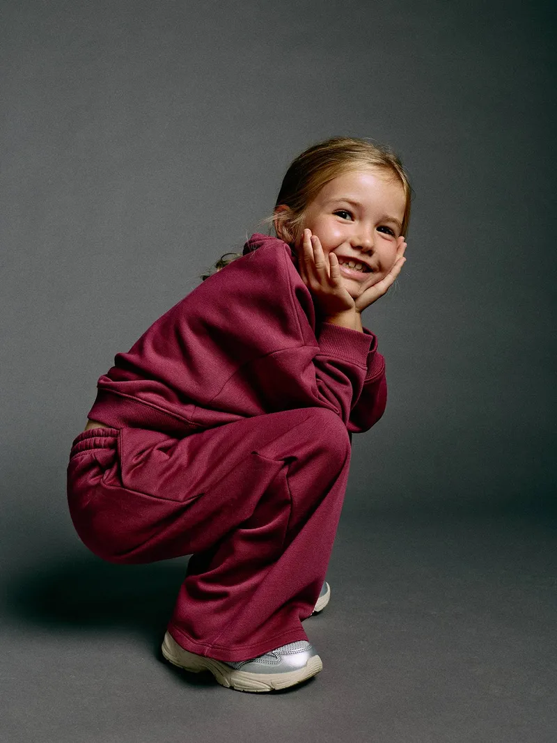 Vertbaudet Mädchen Set aus Sweatshirt mit Schleife und Jogginghose, Pflaume, – Produktbild 2 von 4