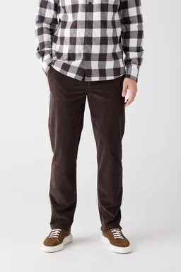 KnowledgeCotton Apparel KnowledgeCotton Apparel Herren vegan Hose Corduroy Chuck Regular Chocolate Torte – Produktbild 1 von 1