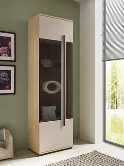 Home affaire Vitrine Cantara, Vitrinenschrank in Eiche Evoke, Weiß o Kaschmir, Standvitrine schwarzer Stangengriff, ausreichend Stauraum, vielseitig einsetzbar – Produktbild 1 von 1