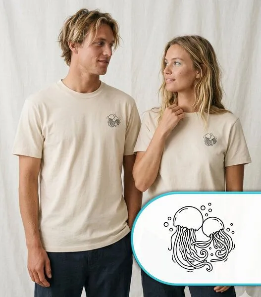 vis wear vis wear Kuschelnde Quallen im Ozean – Pure Natural Bio Baumwolle Shirt, Natural, – Produktbild 2 von 3
