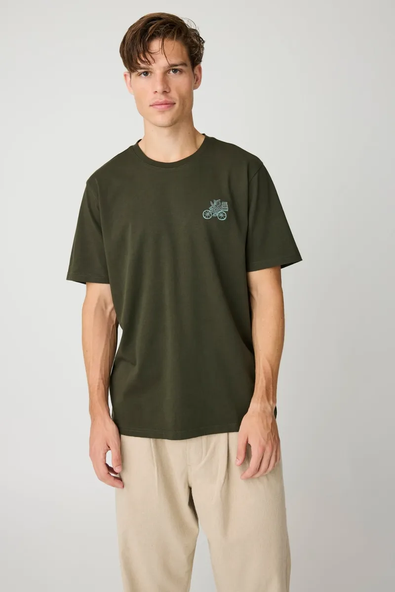 KnowledgeCotton Apparel KnowledgeCotton Apparel Herren vegan T-Shirt Brustlogo Stickerei Forest Night Grün, Grün, – Produktbild 2 von 2