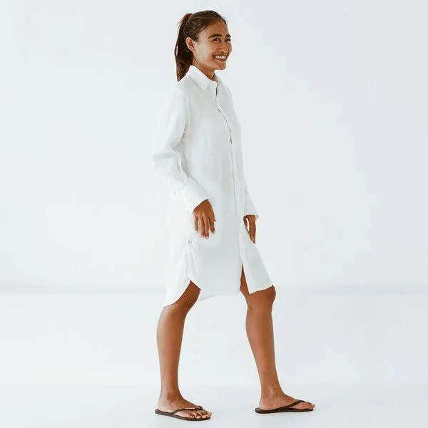 The Driftwood Tales The Driftwood Tales Schmal geschnittenes langes Blusenkleid aus Baumwolle mit Seitentaschen, Weiss, – Produktbild 3 von 4