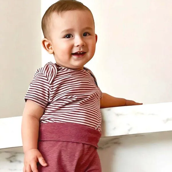OrganicEra Baby S/S Kurzarm Bodysuit Gestreift 'OrganicEra' aus Bio-Baumwolle, Bordeaux melange (rot), – Produktbild 4 von 4
