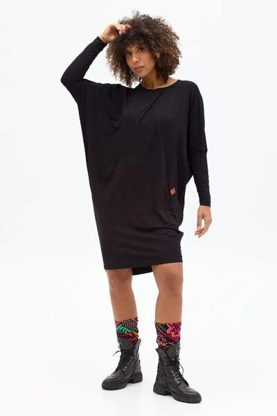 KOKOworld KOKOworld Kleid Toa – aus weicher Viskose – mit Bootsausschnitt und praktischen Taschen – Fair produziert in Polen, Black (schwarz), – Produktbild 1 von 4