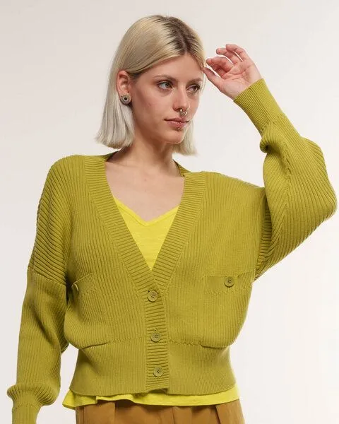 Alma & Lovis Alma & Lovis Grandpa Rippen-Strickjacke aus reiner Bio-Baumwolle | Cotton Grandpa, Limette (grün), – Produktbild 3 von 4