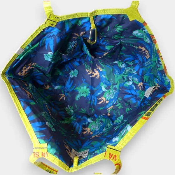 REFISHED fair fashion REFISHED fair fashion Tasche 'SOULMATE WATERPROOF' Limitierte Edition! - upcycelte Fischfuttersäcke, #fish gelb-dollar/#wp tropical, – Produktbild 4 von 4