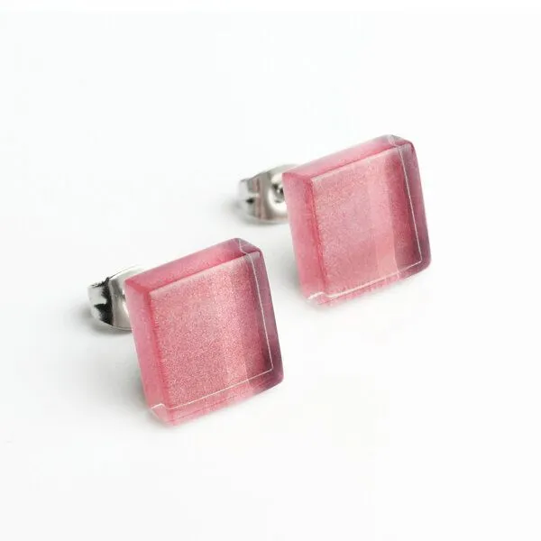 ALEXASCHA ALEXASCHA Minimalistische Ohrstecker, klein, aus Glas, Rosenquarz rosa, – Produktbild 1 von 4
