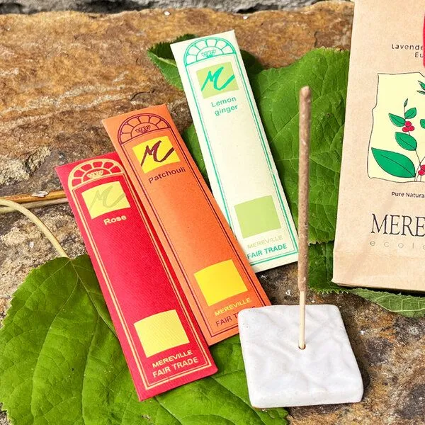 Sundara Sundara Mini-Räucherstäbchen-Set mit 3 Düften und Ständer – Rose/Patchouli/Lemon-Ginger – Produktbild 2 von 2