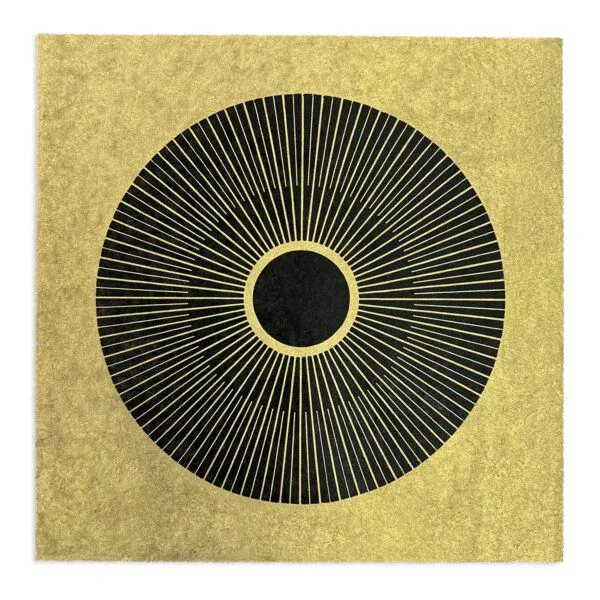 Veskor Cassiopeia Veskor Cassiopeia CENTRAL SUN Sonnen Linoldruck | 40 × 40 cm | Schwarz auf Gold – Produktbild 1 von 4