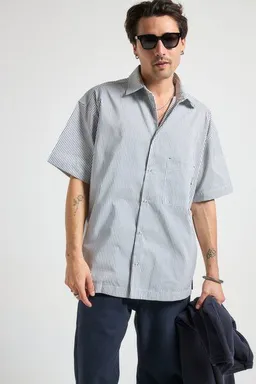 Trendsplant Trendsplant Mechanic Box Seaqual®Yarn S/S Shirt Indigo Stripes – Produktbild 1 von 1