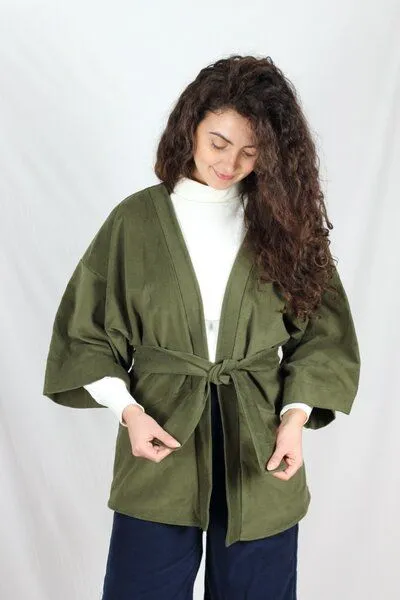 ManduTrap ManduTrap Elegante Kimonojacke aus Biobaumwolle – Cord in Grün, Blau oder Berry mit Gürtel und Taschen, Grün, – Produktbild 2 von 5