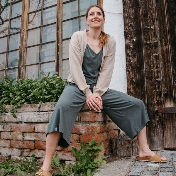 Vresh Clothing Vresh Clothing Velicity - Jumpsuit mit TENCEL (TM) Lyocell, Tannengrün, – Produktbild 2 von 4