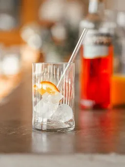 MaBe MaBe Glas - Upcycling - aus einer leergetrunkenen Campari Flasche - der Sommer Hit - natürlich auch im Herbst & Winter und im Frühling – Produktbild 1 von 1