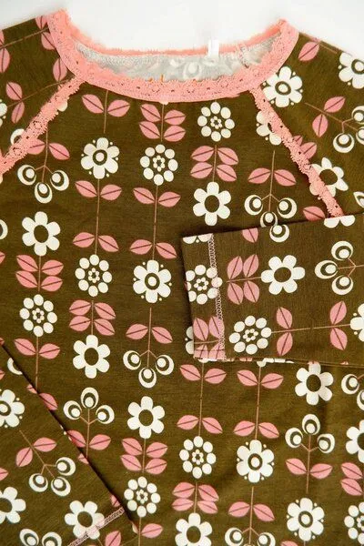 Alba of Denmark Alba of Denmark Ghita Blouse, Olive Flower Garden – Produktbild 2 von 3