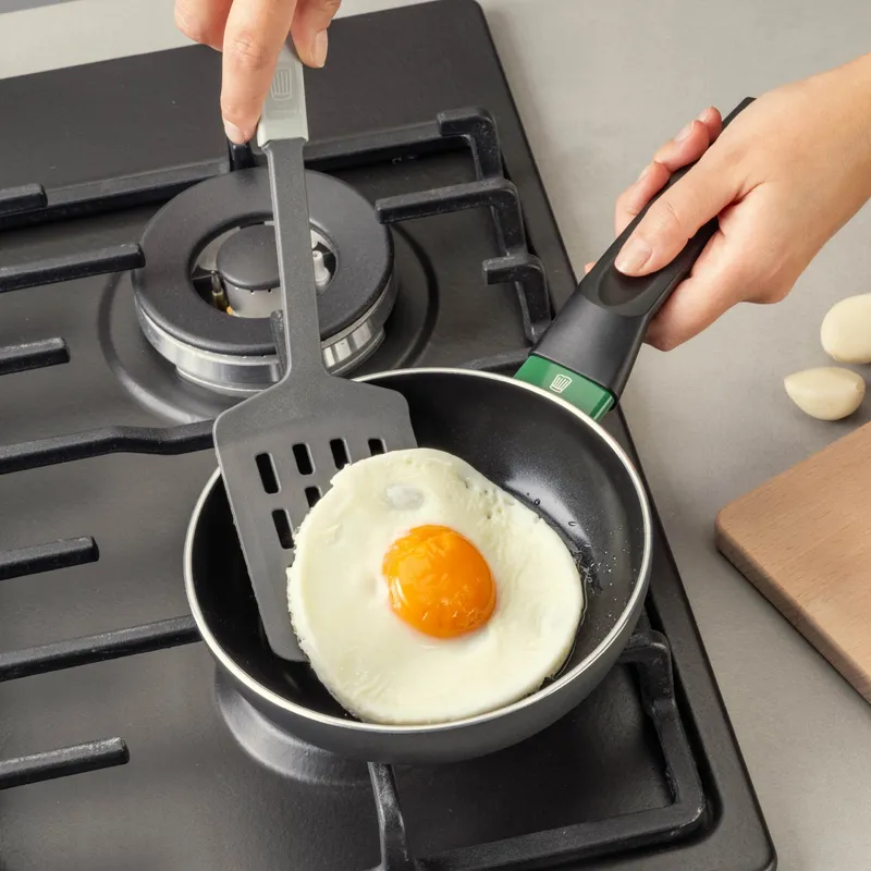 Chefkoch trifft Fackelmann Chefkoch trifft Fackelmann Bratpfanne Bielefeld, Keramik, antihaft, Ø16cm – Produktbild 2 von 3