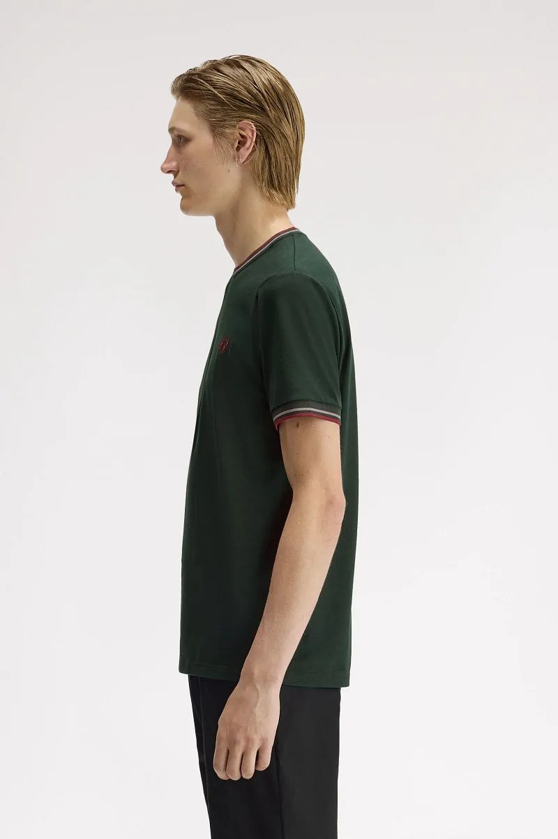 Fred Perry Fred Perry Twin Tipped T-Shirt Dunkelgrün 85A - Größe XL, Dunkelgrün, – Produktbild 1 von 5