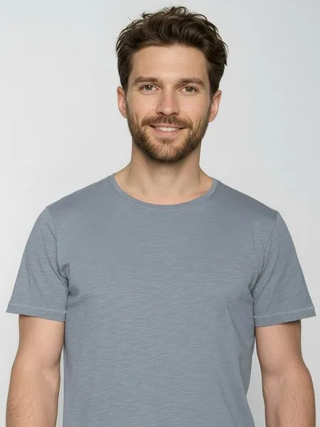 GreenBomb GREENBOMB Basic Spice - Sportliches T-Shirt aus Bio-Baumwolle / GOTS / Fair & Vegan, Lila (sea smoke), – Produktbild 2 von 4