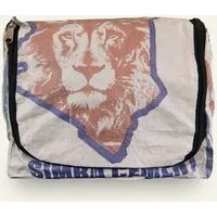Nyuzi Blackwhite Nyuzi Blackwhite Upcycling Kulturbeutel | Waschtasche zum Aufhängen aus altem Zementsack, Blau simba cement, – Produktbild 1 von 1