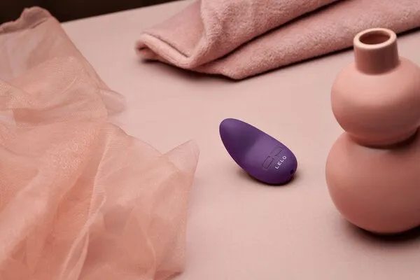 LELO Klitorisvibrator (Bullet-Vibrator) - LELO LILY 3, Dunkelviolett, – Produktbild 3 von 3