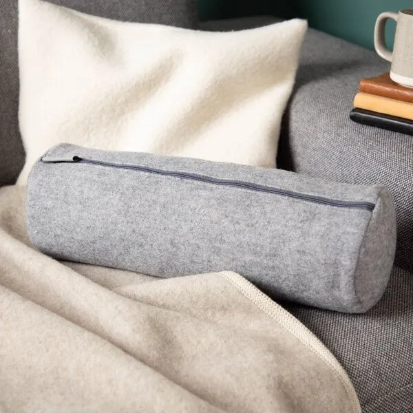nahtur-design nahtur-design Nackenrolle aus Flauschloden mit Naturfüllung, Grau, – Produktbild 4 von 5