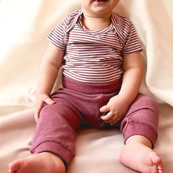 OrganicEra Baby-Hose mit Gummiband 'OrganicEra' aus Bio-Baumwolle, Rot, – Produktbild 2 von 4