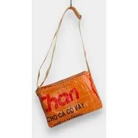 REFISHED fair fashion REFISHED fair fashion Tasche 'CROSS BODY' - upcycelte Fischfuttersäcke, #fish orange-schwarz, – Produktbild 1 von 1