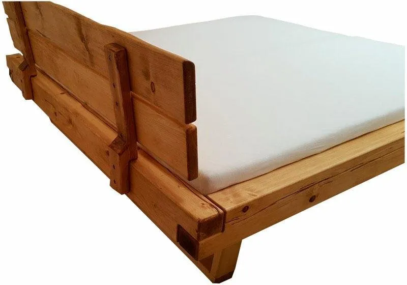 OTTO home Schlafzimmer-Set Ultima, 3-tlg., Bettgestell & 2 Nachttische aus massivem Fichtenholz, (Set, 3-tlg., Liegefläche 180x200cm, Belastbarkeit je Seite bis zu 200kg), Scandi Rustikale Balken-Optik, FSC®-zertifiziert, Pro Seite bis 200 kg, Beige, – Produktbild 3 von 5