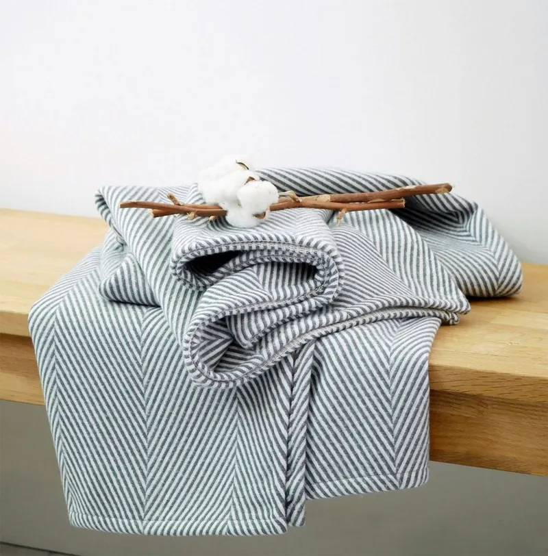 Wohndecke Bio Flanell Wohndecke Fischgrät, framsohn frottier, in dezenten Farbtönen, Grau, – Produktbild 2 von 3