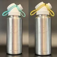 JN JuNiki's JN JuNiki's JuNiki´s® eco line isolierte Edelstahl Trinkflasche 1 Liter mit Deckelhaltern in Türkis + Gelb zum Wechseln – Produktbild 1 von 1