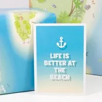 Bow Hummingbird Bow & Hummingbird Postkarte "Life is better at ..." – Produktbild 1 von 1
