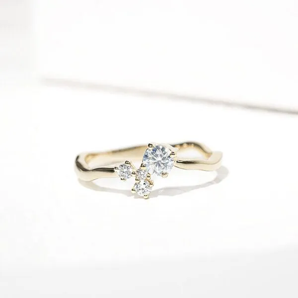 Eppi Eppi Cluster Schmuckset mit Moissaniten und Lab Grown Diamanten Halli, Rosa, – Produktbild 4 von 4