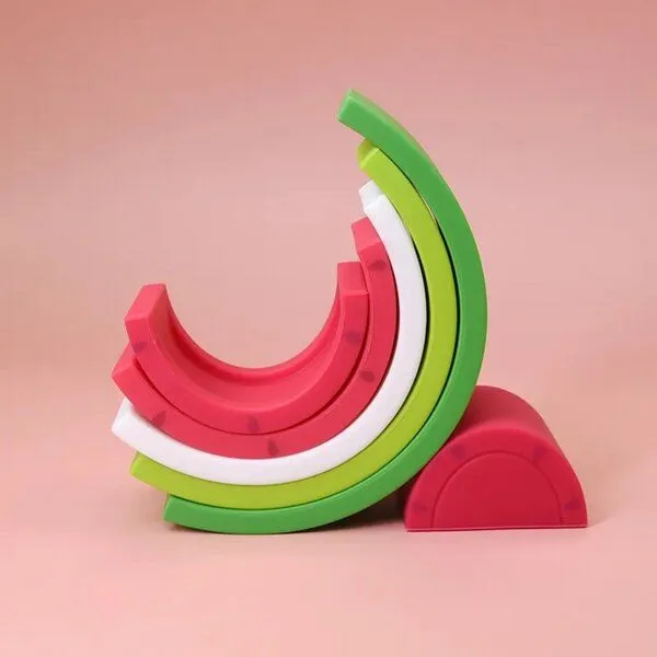 PETIKIDS PETIKIDS Montessori-Lernspielzeug – Stapelbare Wassermelone aus Silikon – Produktbild 4 von 4