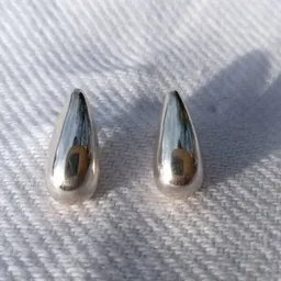 pakilia pakilia Ohrstecker "Lágrima plata" – Produktbild 1 von 1