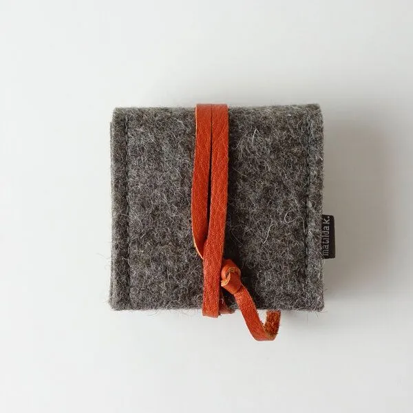 matilda k. manufaktur matilda k. manufaktur Schmuckaufbewahrung 'schmucknest' klein aus Wollfilz braun 'margarete', Braun, – Produktbild 6 von 8