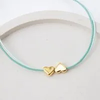 Bow & Hummingbird Bow & Hummingbird Armband auf Karte - Zwei Herzen- Wir Zwei sind ein gutes Team -, Salbei, – Produktbild 1 von 1