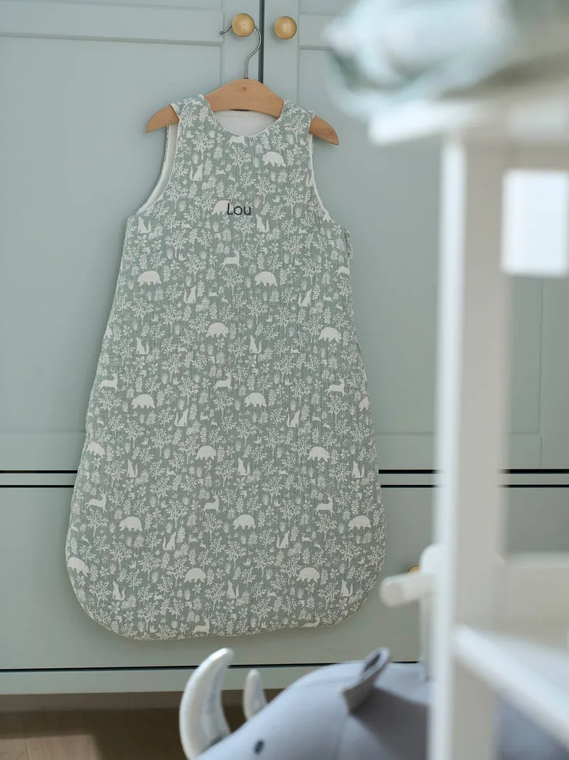 Vertbaudet Ärmelloser Baby Schlafsack WALDSPAZIERGANG TOG 2, Grün, – Produktbild 4 von 4