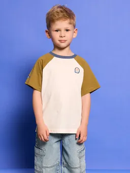 Vertbaudet T-Shirt mit Raglanärmeln und Badges Jungen – Produktbild 1 von 1