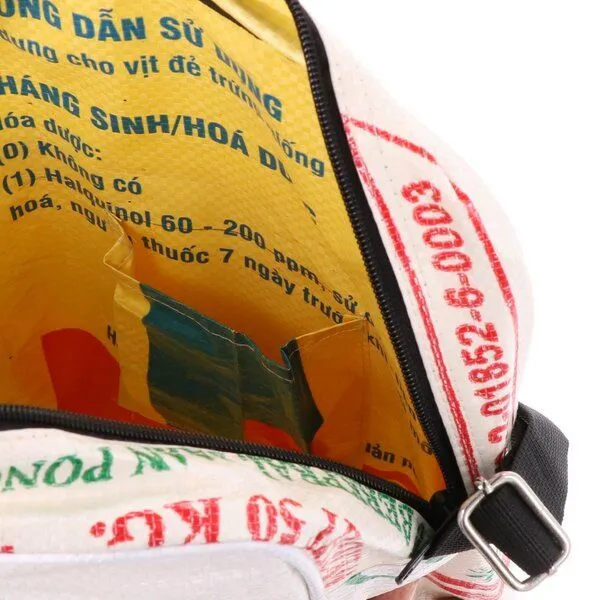 MoreThanHip MoreThanHip Unisex Umhängetasche aus recycelten Zement- oder Tierfuttersäcken - Kosal, Weiß/grün - biene, – Produktbild 4 von 4