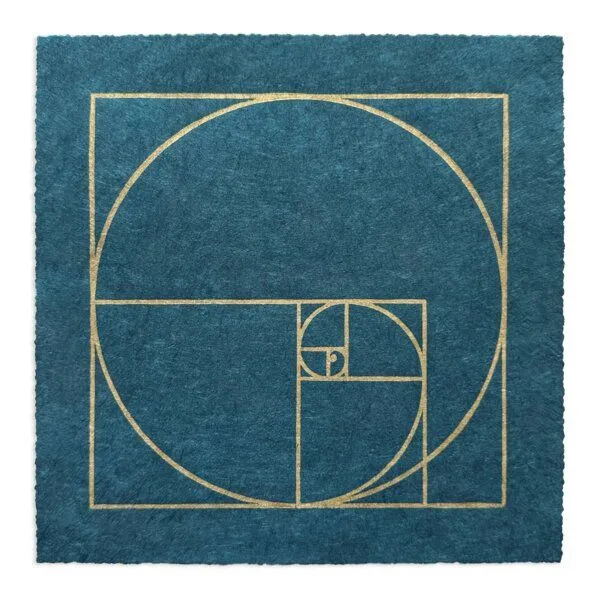 Veskor Cassiopeia Veskor Cassiopeia FIBONACCI SEQUENZ Heilige Geometrie Linoldruck | 22 × 22 cm | Gold auf Petrol-Blau – Produktbild 1 von 4