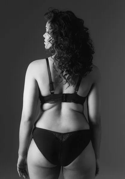 Lovjoi Lovjoi Slip BABIANA aus Biobaumwolle und regenerierter Spitze, Black (schwarz), – Produktbild 3 von 4