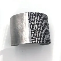Bawa Hope Bawa Hope Armreif Aluminium "Half Dots" recycelt – Produktbild 1 von 1