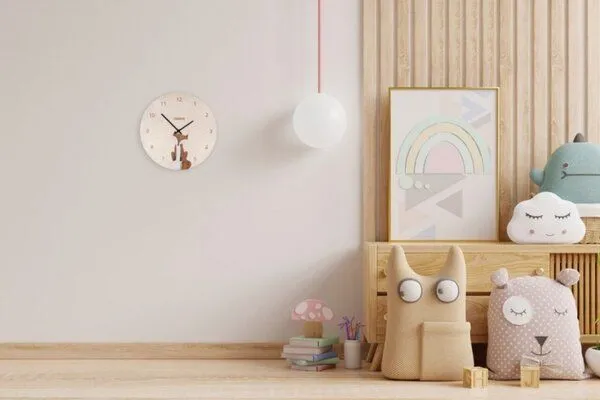 BeWooden BeWooden Holzuhr Fox Clock – handgefertigte Wanduhr aus Birkenholz mit Fuchs-Motiv – Produktbild 3 von 4
