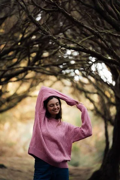 Kopyto Kopyto ORYX RWS – leichter Oversize-Pullover im Zopfmuster aus Merinowolle und Baumwolle, Rosa, – Produktbild 1 von 4