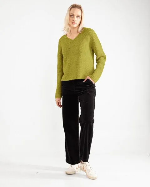 Alma & Lovis Alma & Lovis Pullover mit V-Ausschnitt aus Suri-Alpaka | Suri V-Neck Pullover, Grün, – Produktbild 2 von 2