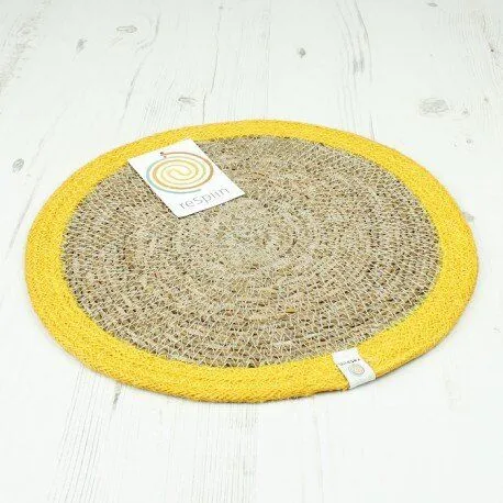 reSpiin reSpiin Runde Tischmatte aus Seegras und Jute Ø 28 cm, Gelb, – Produktbild 2 von 4