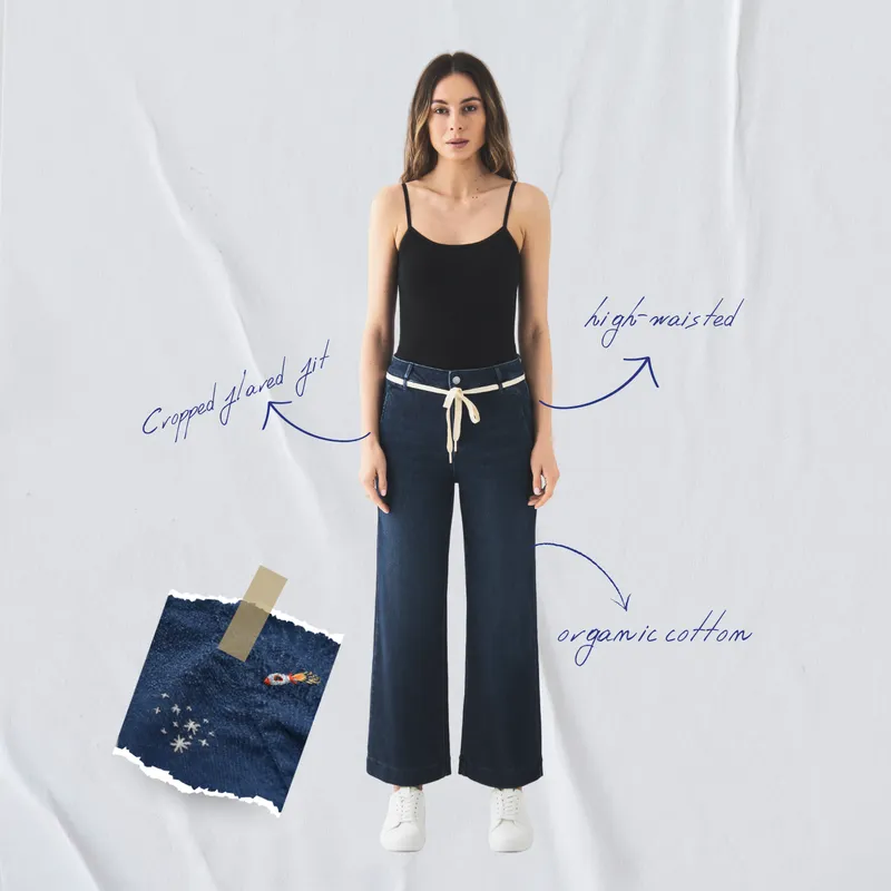 DAWN DEW Flared Cropped Soft Denim - French Pocket - Dark Blue - Art on Broken Pieces - Dark Blue / 27 / 28 – Produktbild 1 von 1